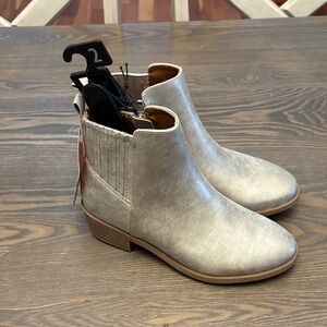 Elegant Silver Ankle Boots